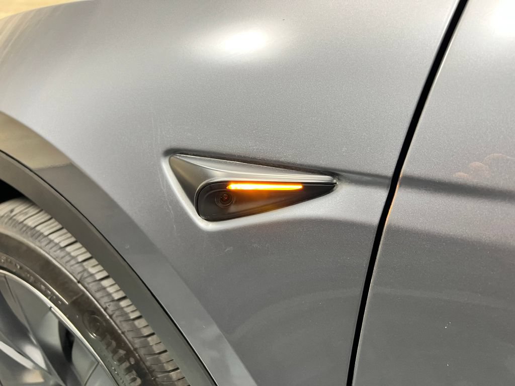Used 2025 Tesla Model Y Long Range AWD/4WD image 28