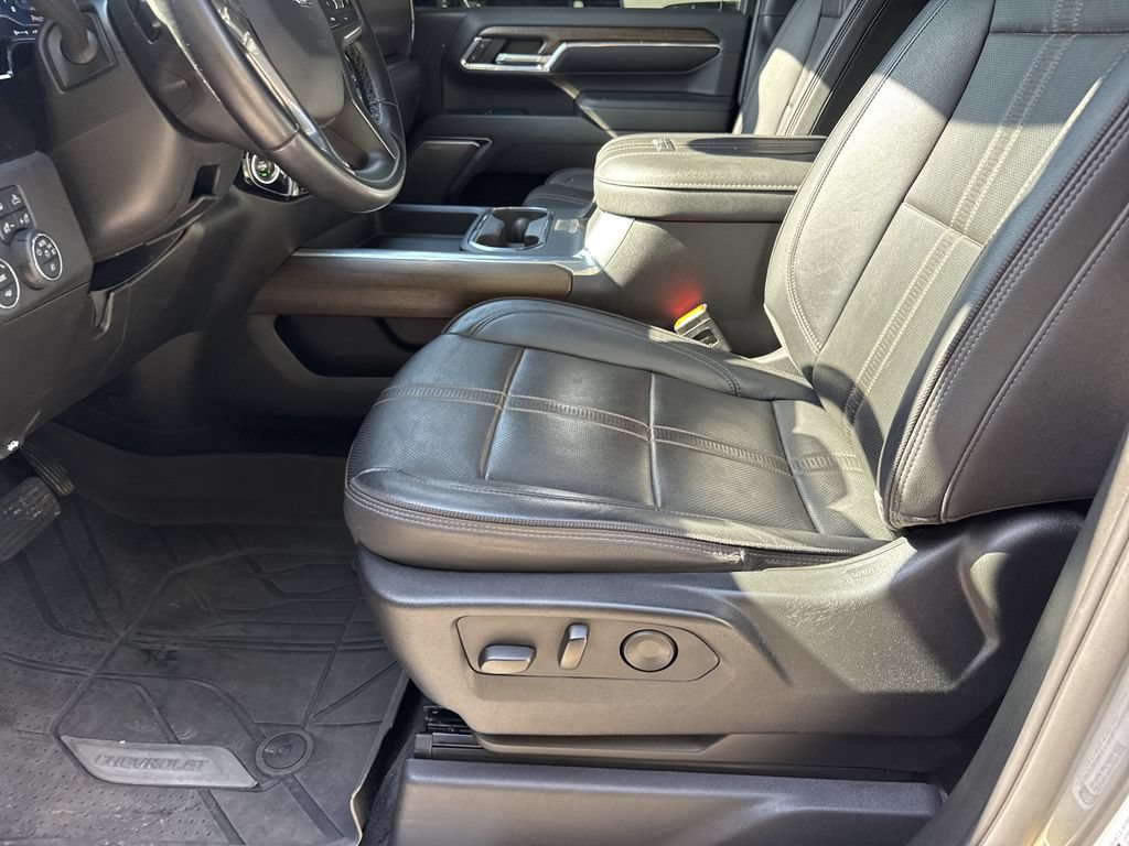Used 2024 Chevrolet Silverado 2500 High Country w/ High Country Premium Package AWD/4WD image 9