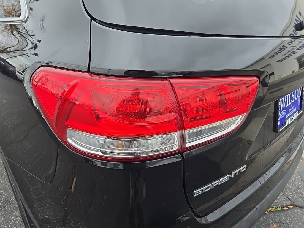 Used 2017 Kia Sorento LX image 35