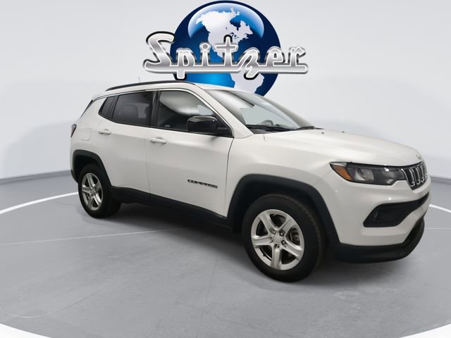 Used 2024 Jeep Compass Latitude image 2
