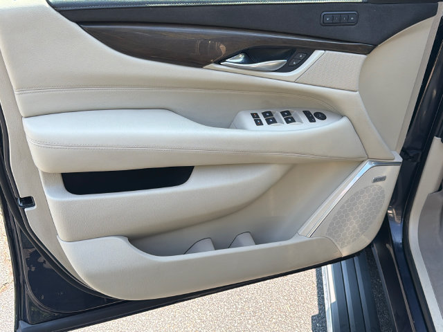Used 2020 Cadillac Escalade Premium Luxury AWD/4WD image 12