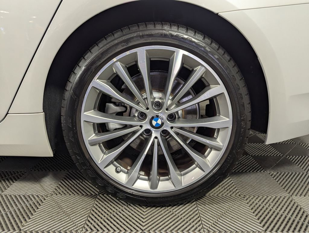 Used 2023 BMW 530i w/ Premium Package RWD image 28