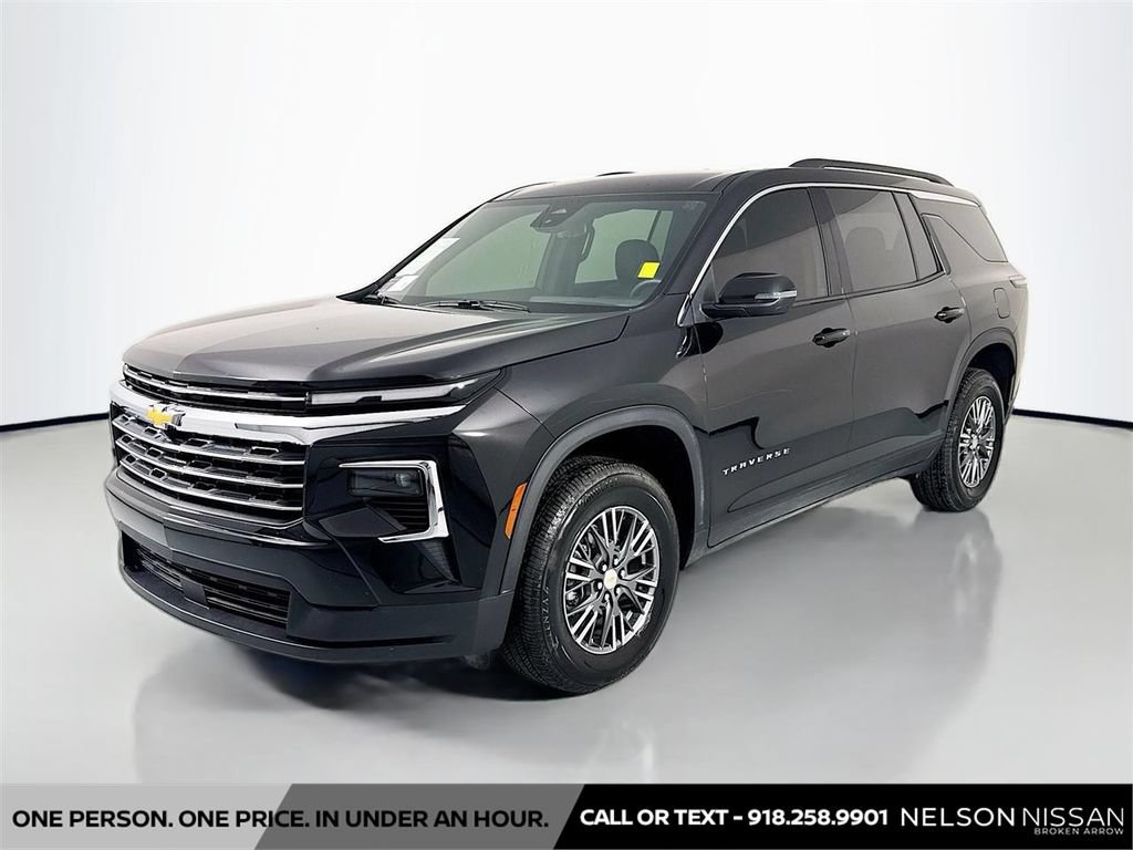 Used 2026 Chevrolet Traverse LT AWD/4WD image 1