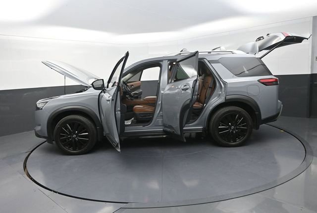 Used 2025 Nissan Pathfinder Platinum w/ Cargo Package AWD/4WD image 34