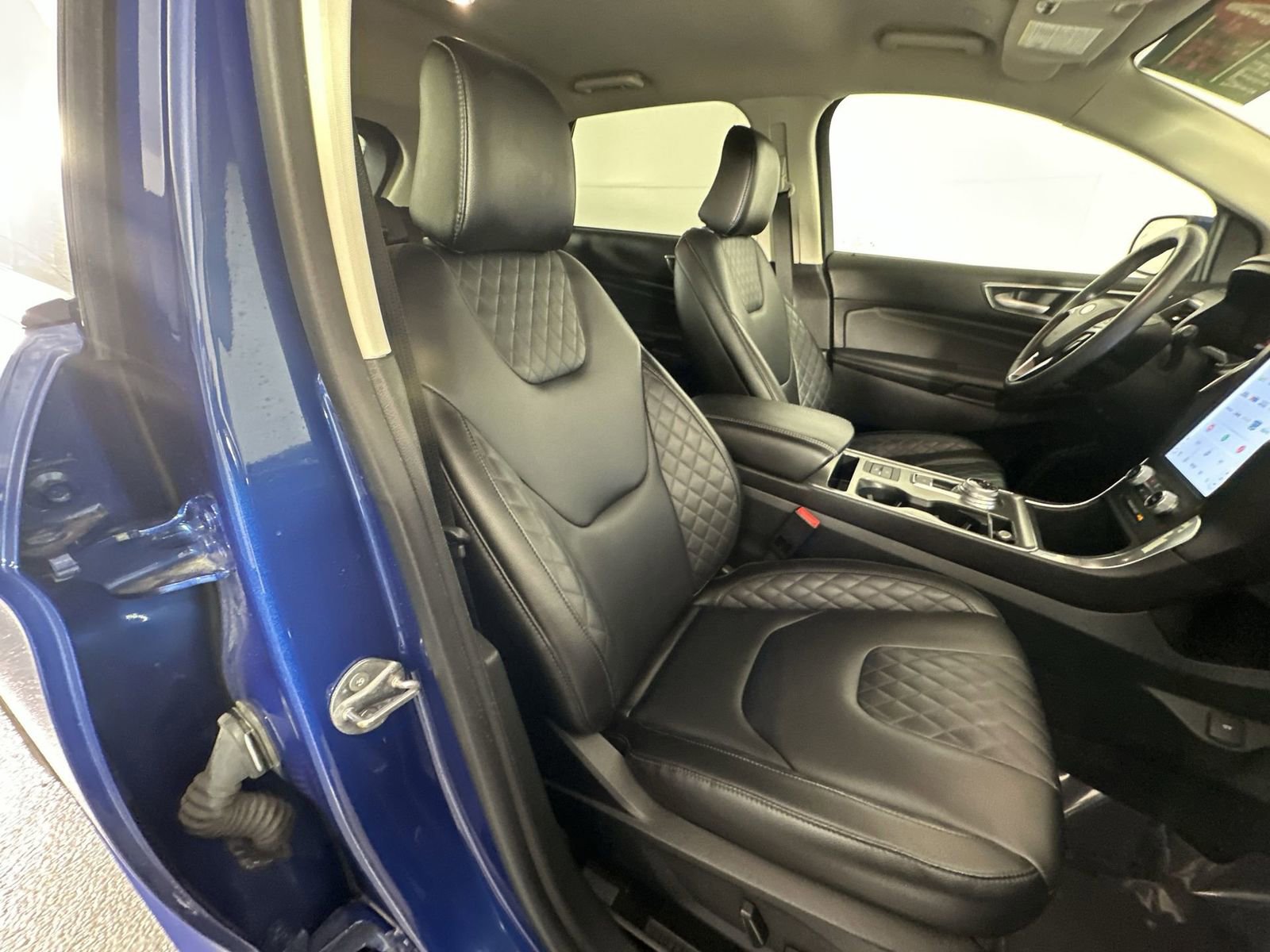 Used 2024 Ford Edge Titanium image 25
