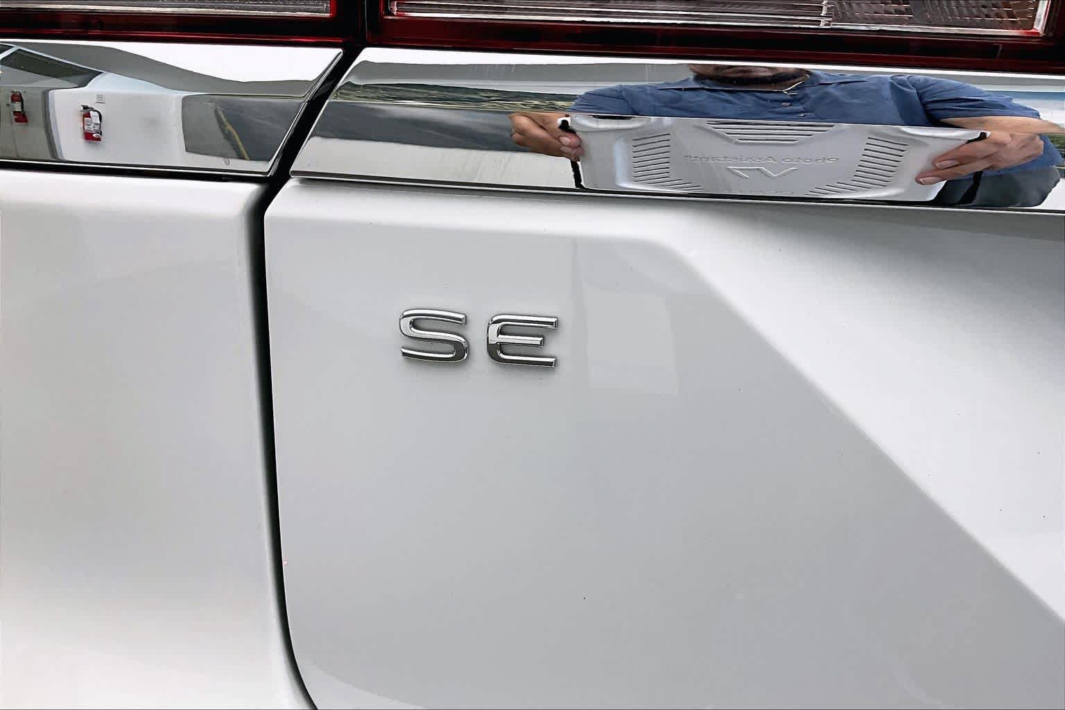Used 2024 Volkswagen Atlas SE FWD image 32