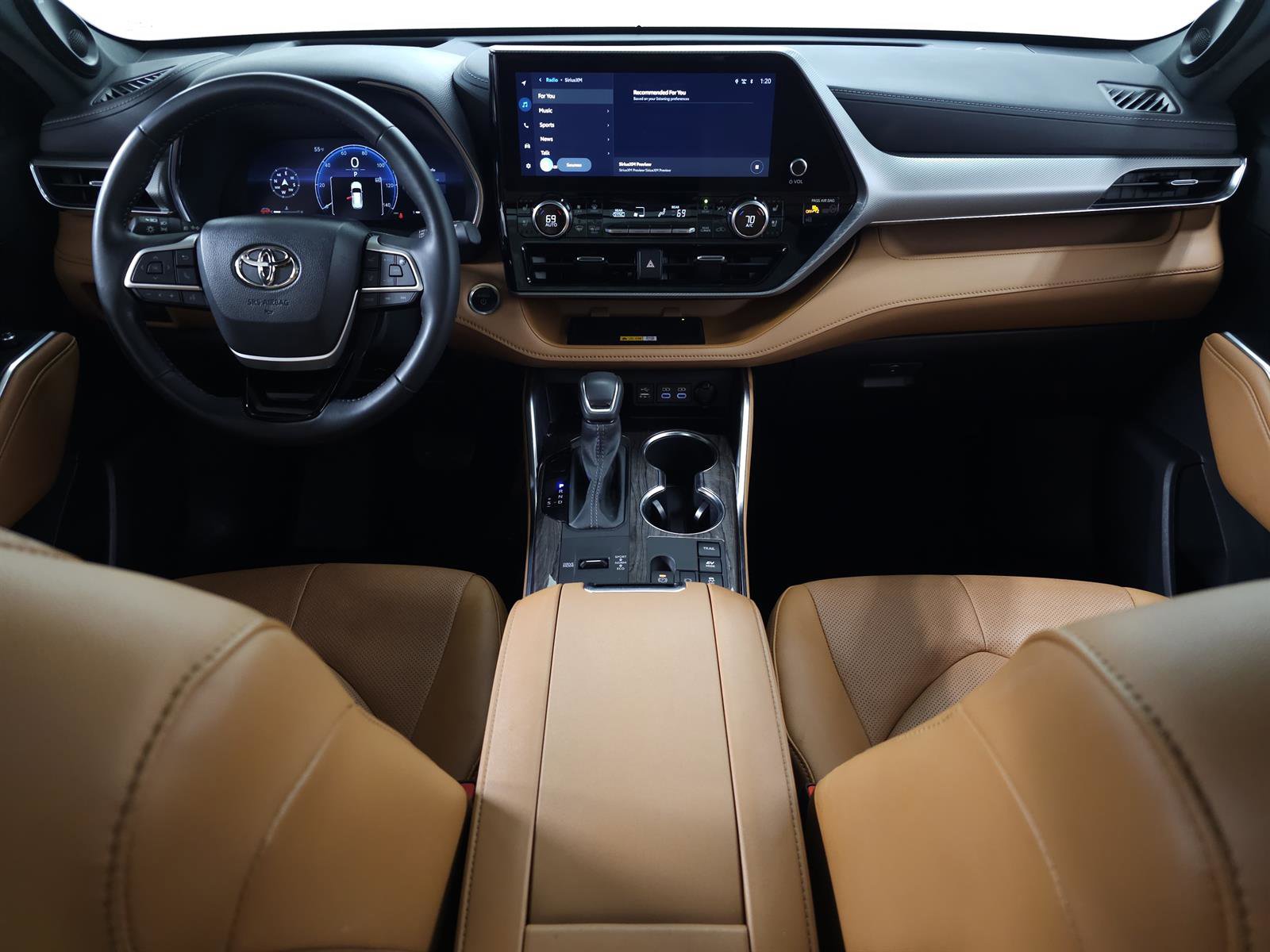 Used 2024 Toyota Highlander Platinum image 13