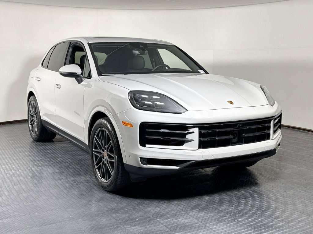 Certified 2025 Porsche Cayenne AWD/4WD image 9