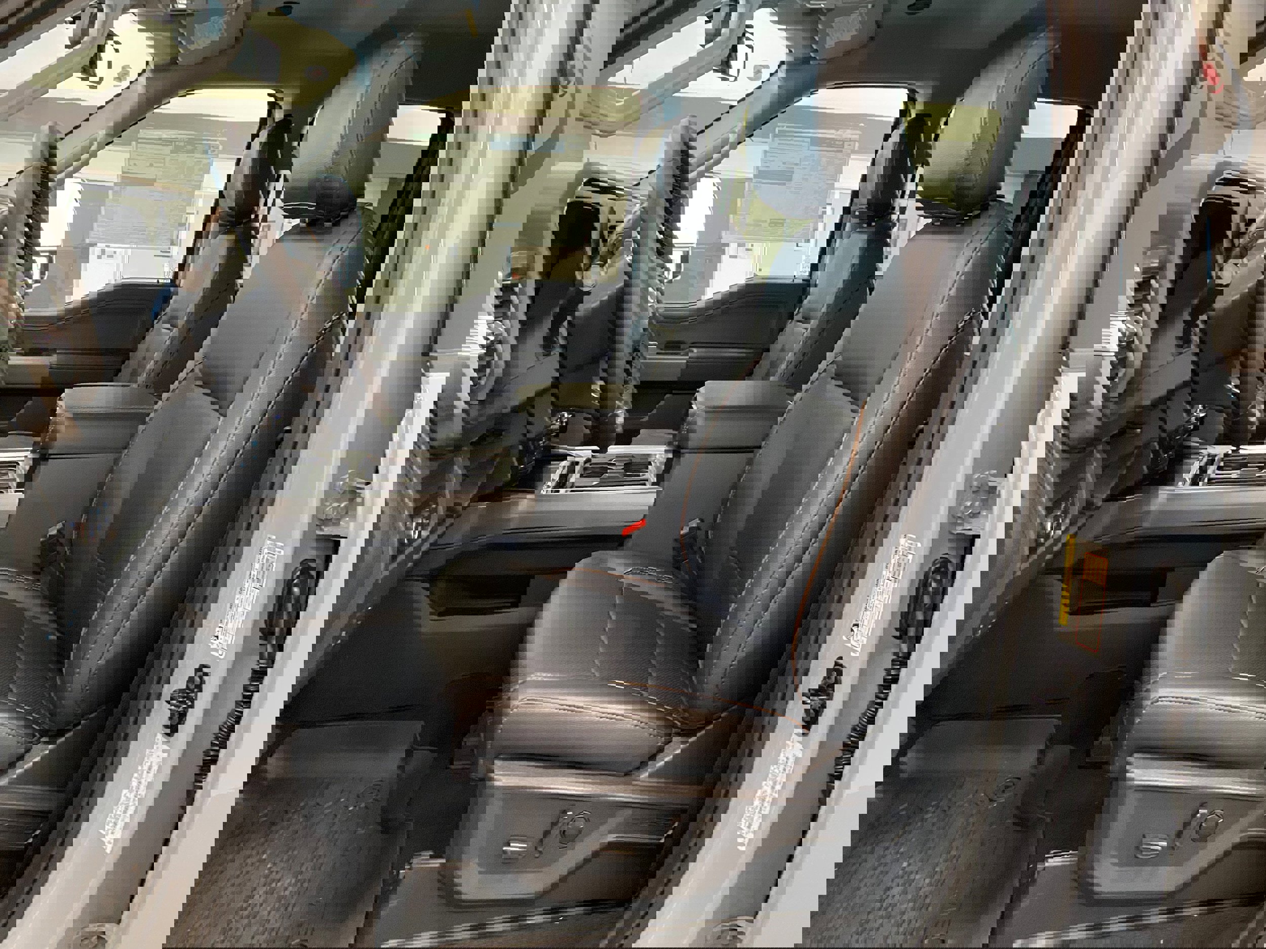 New 2025 Ford F350 Lariat w/ Lariat Ultimate Package image 15