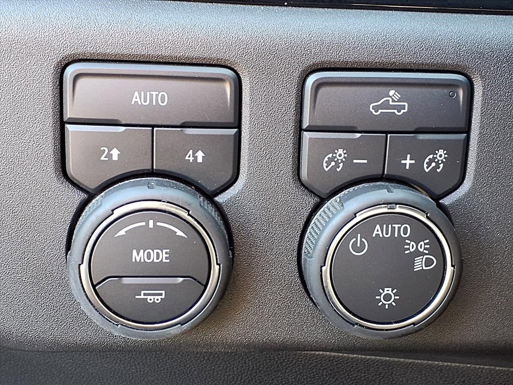 Used 2025 Chevrolet Silverado 1500 LT image 11