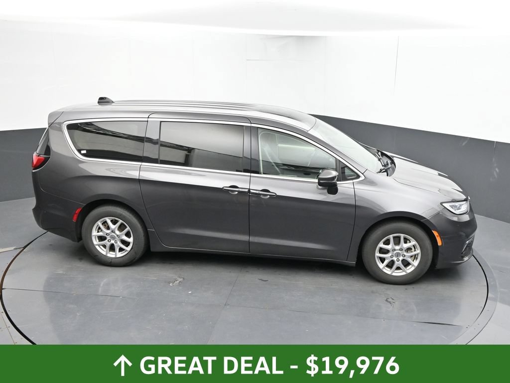 Used 2023 Chrysler Pacifica Touring-L FWD image 33