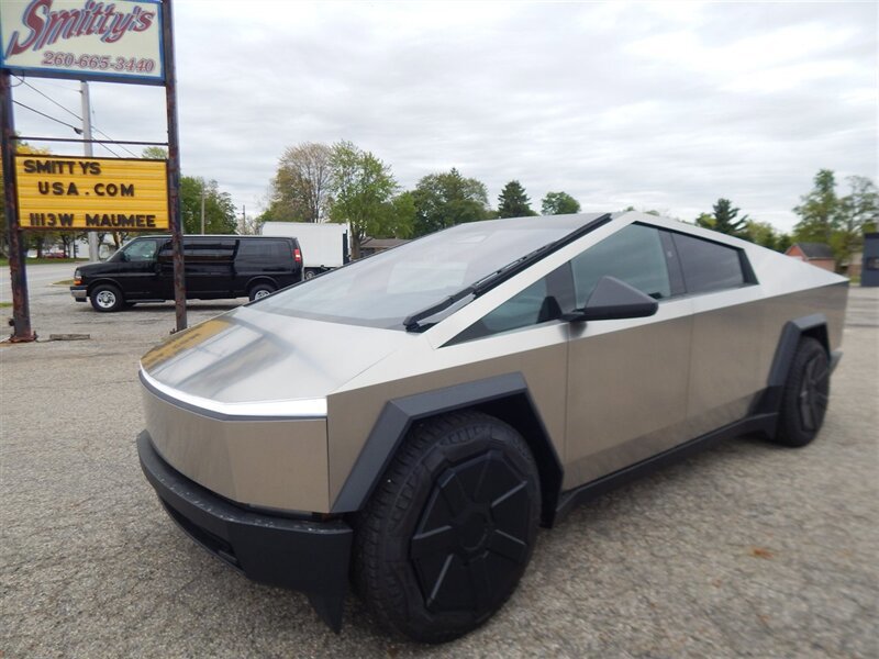 Used 2024 Tesla Cybertruck AWD Crew Cab image 3