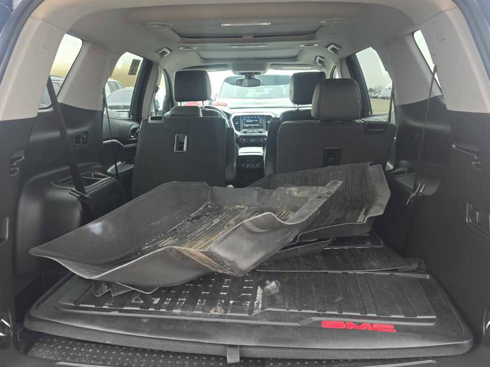 Used 2023 GMC Acadia SLT w/ Elevation Edition image 14