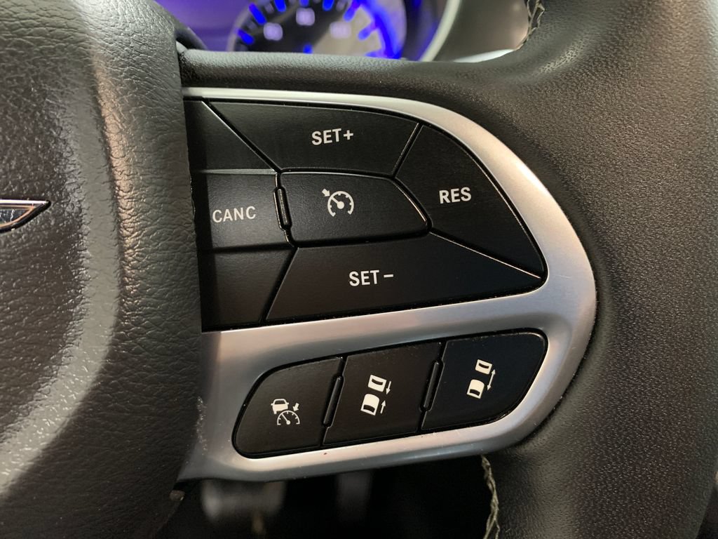 Used 2025 Chrysler Pacifica Select FWD image 26