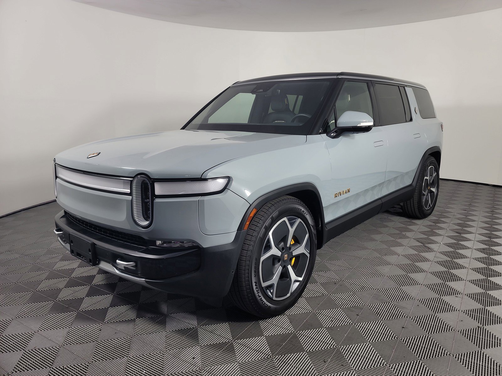 Used 2024 Rivian R1S Adventure AWD/4WD image 1