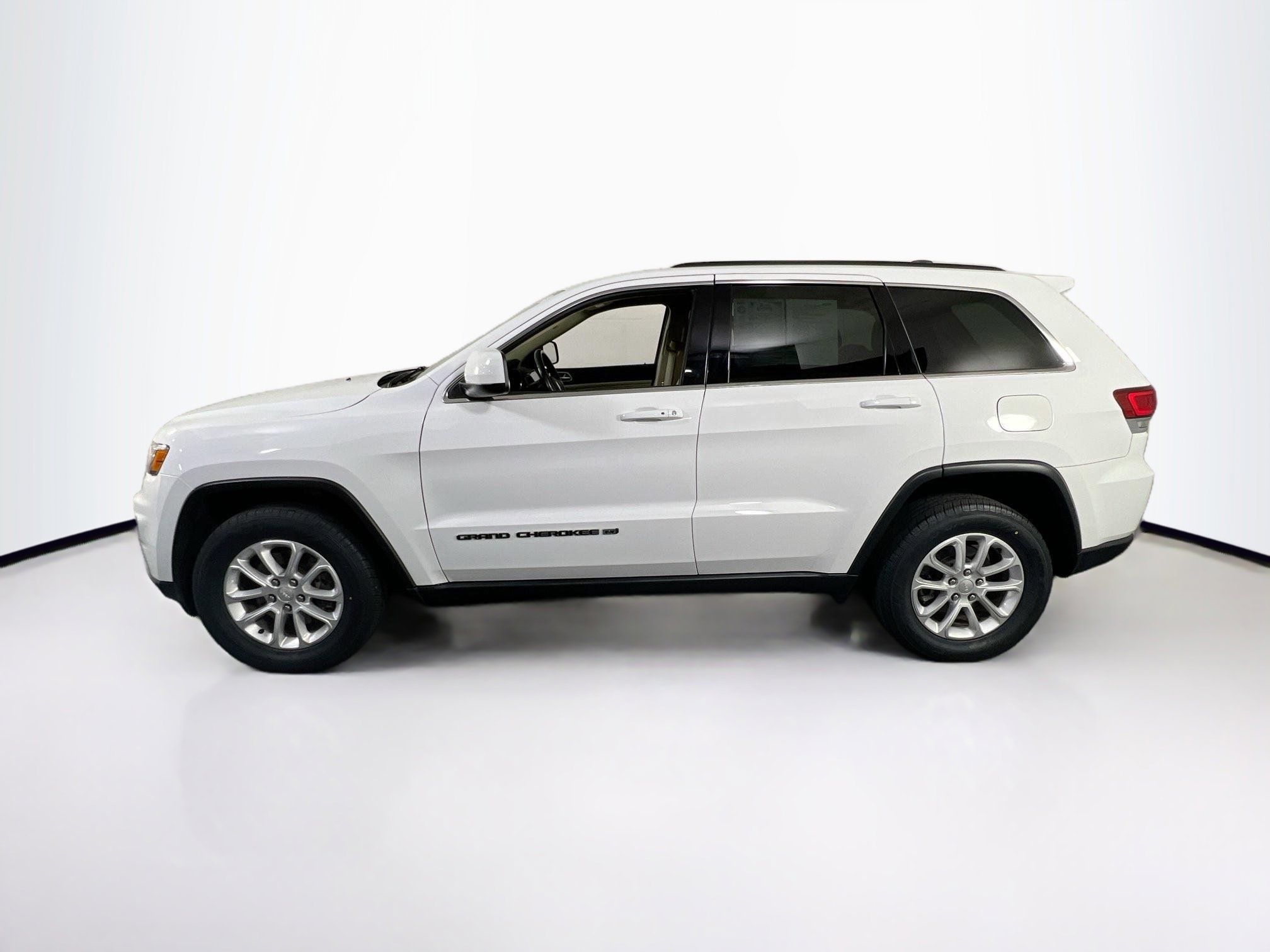 Used 2022 Jeep Grand Cherokee Laredo E image 8
