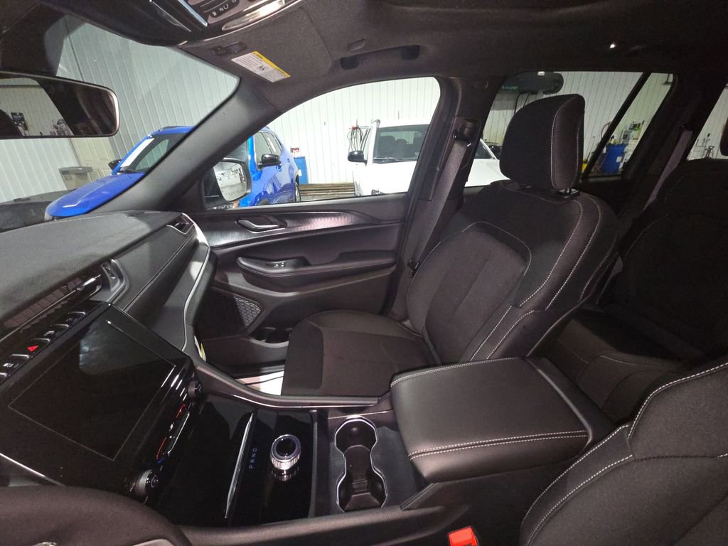 New 2025 Jeep Grand Cherokee Laredo X w/ Trailer Tow Package image 11