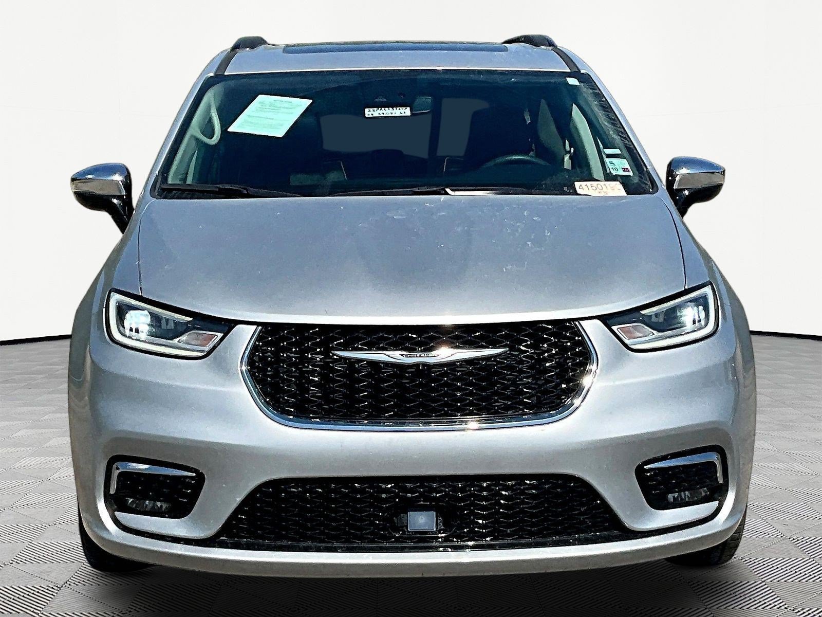 Used 2023 Chrysler Pacifica Limited FWD image 10