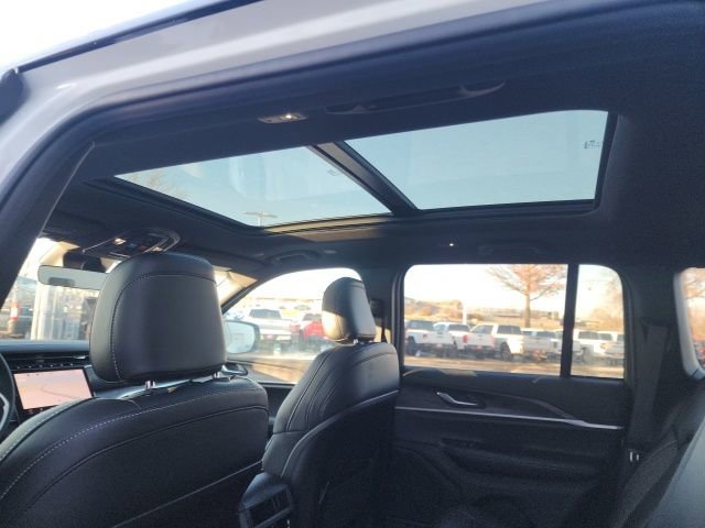 New 2025 Jeep Grand Cherokee Limited image 2