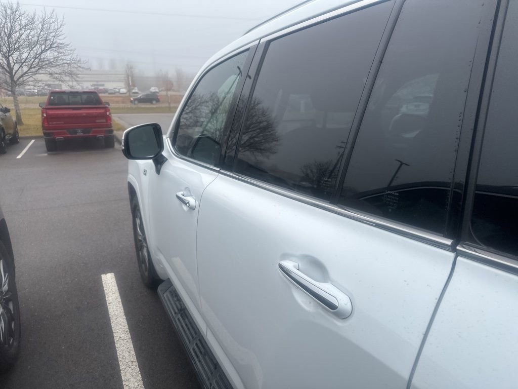 Used 2022 Lexus LX 600 F Sport image 19