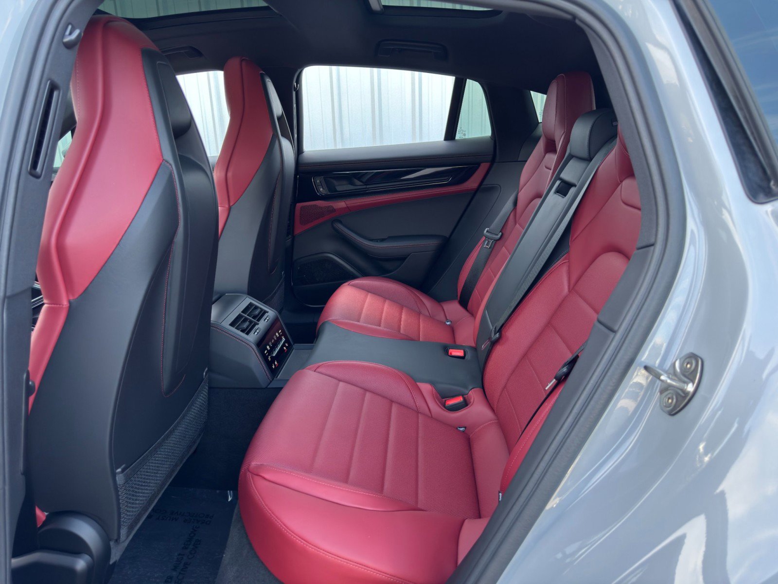 Used 2025 Porsche Panamera 4 w/ Premium Package image 48