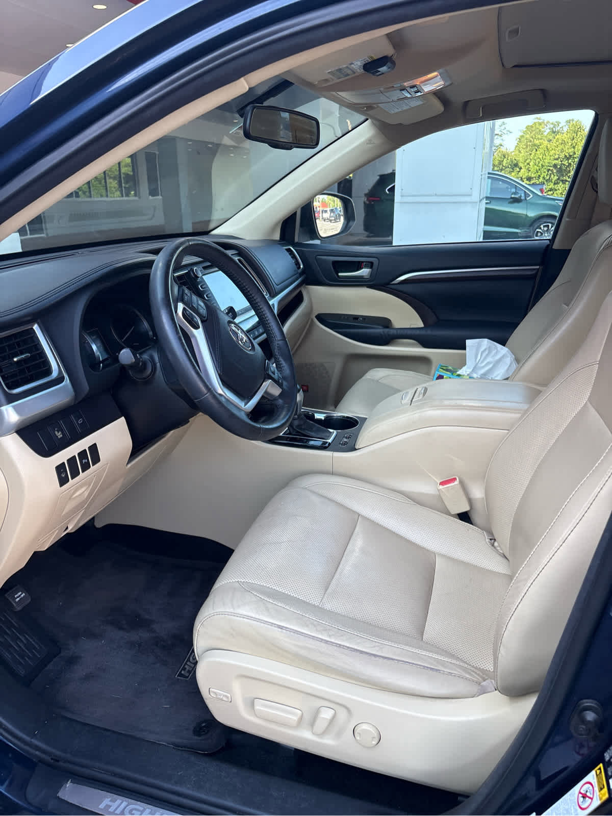Used 2015 Toyota Highlander Limited FWD image 1