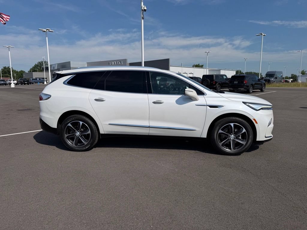 Used 2022 Buick Enclave Essence w/ Sport Touring Edition AWD/4WD image 4