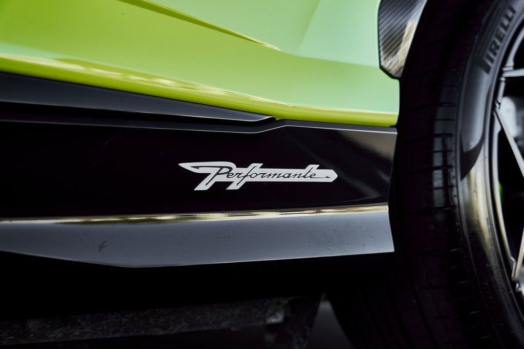 Used 2024 Lamborghini Urus Performante AWD/4WD image 12