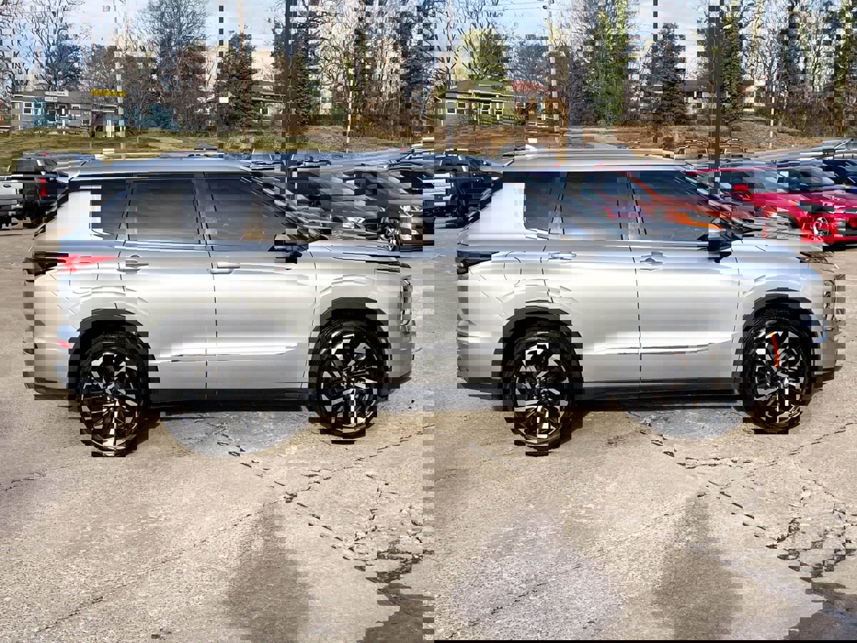 Used 2022 Mitsubishi Outlander ES image 4