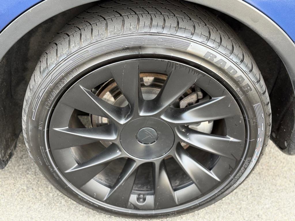 Used 2022 Tesla Model Y Long Range image 14