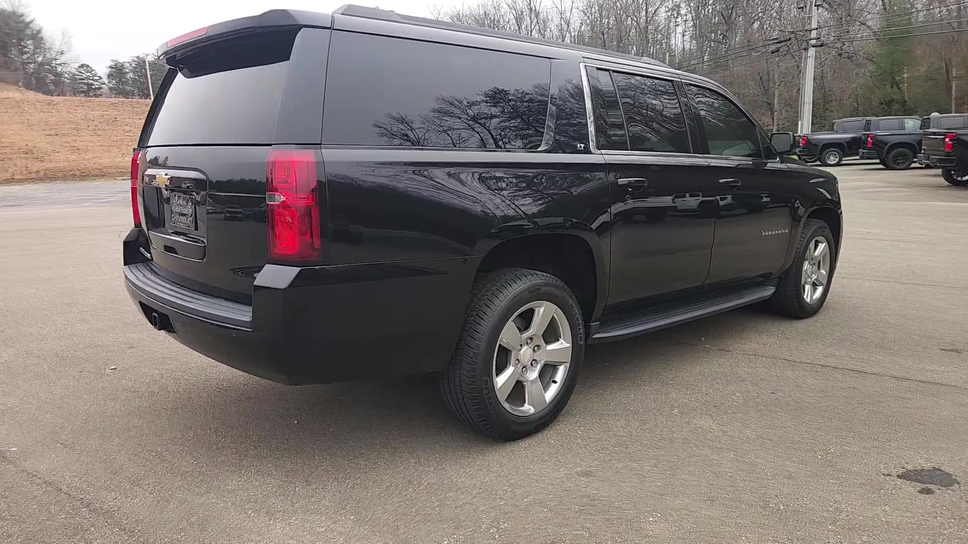 Used 2018 Chevrolet Suburban LT image 15