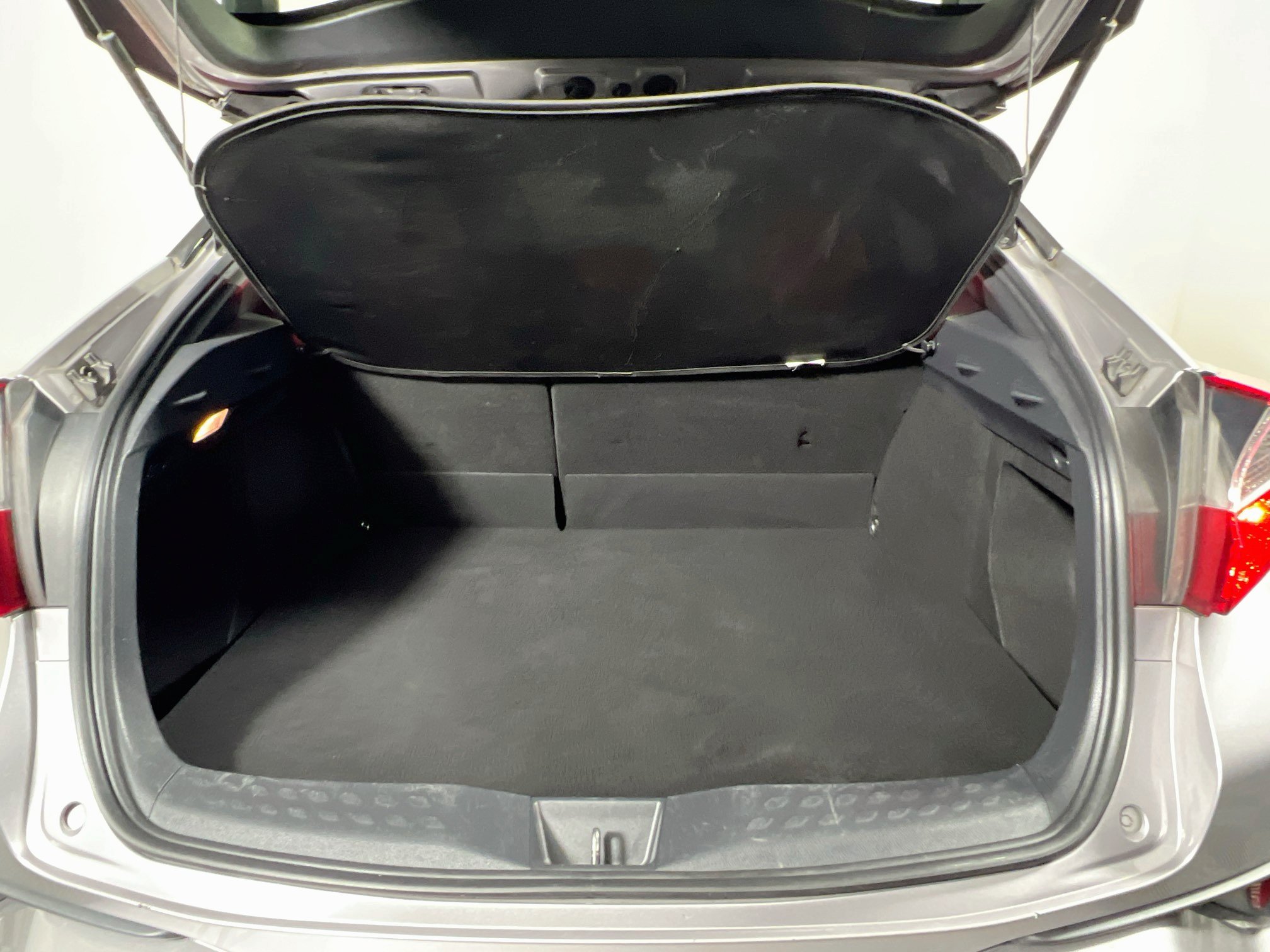 Used 2019 Toyota C-HR XLE FWD image 34