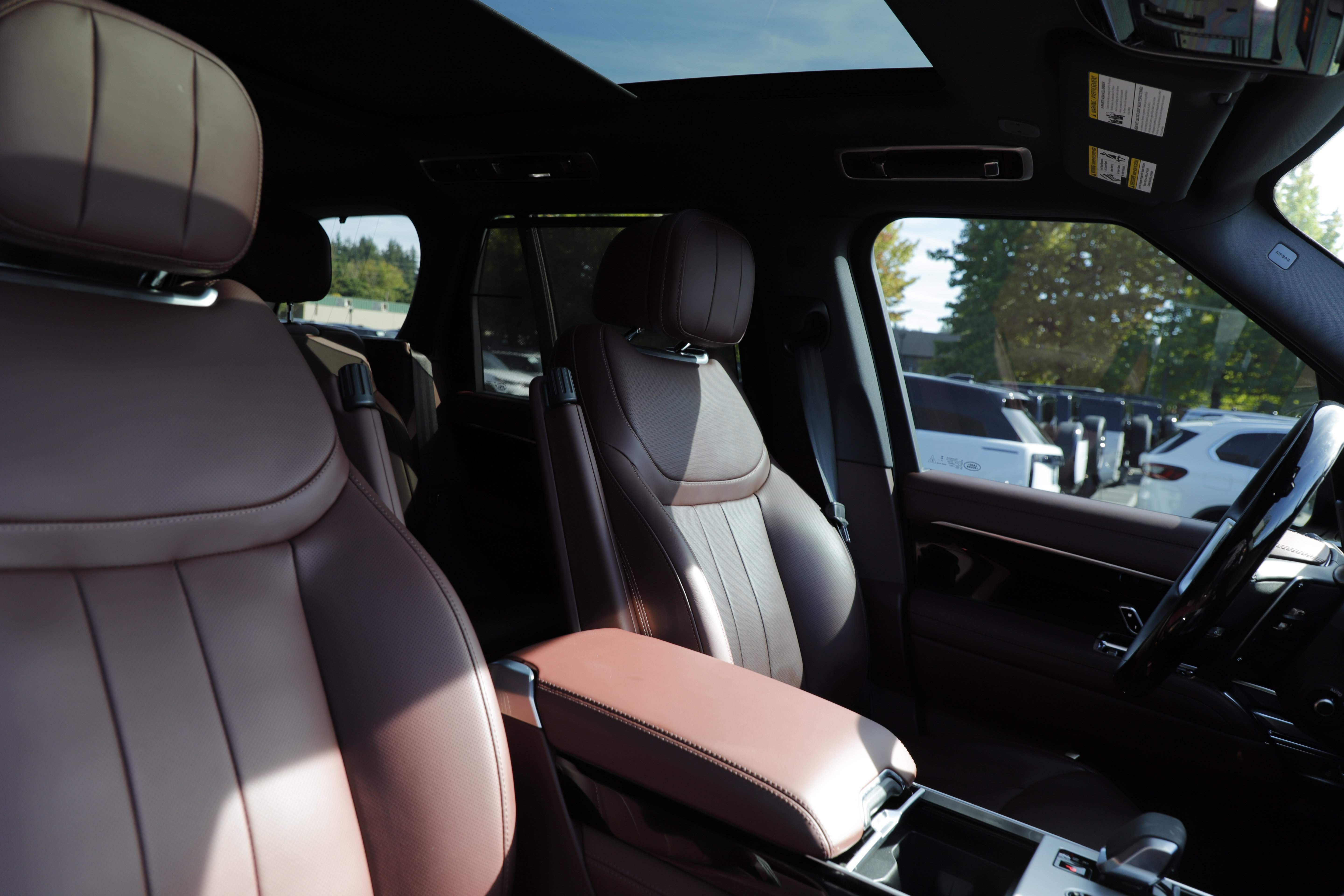 Certified 2025 Land Rover Range Rover SE AWD/4WD image 8
