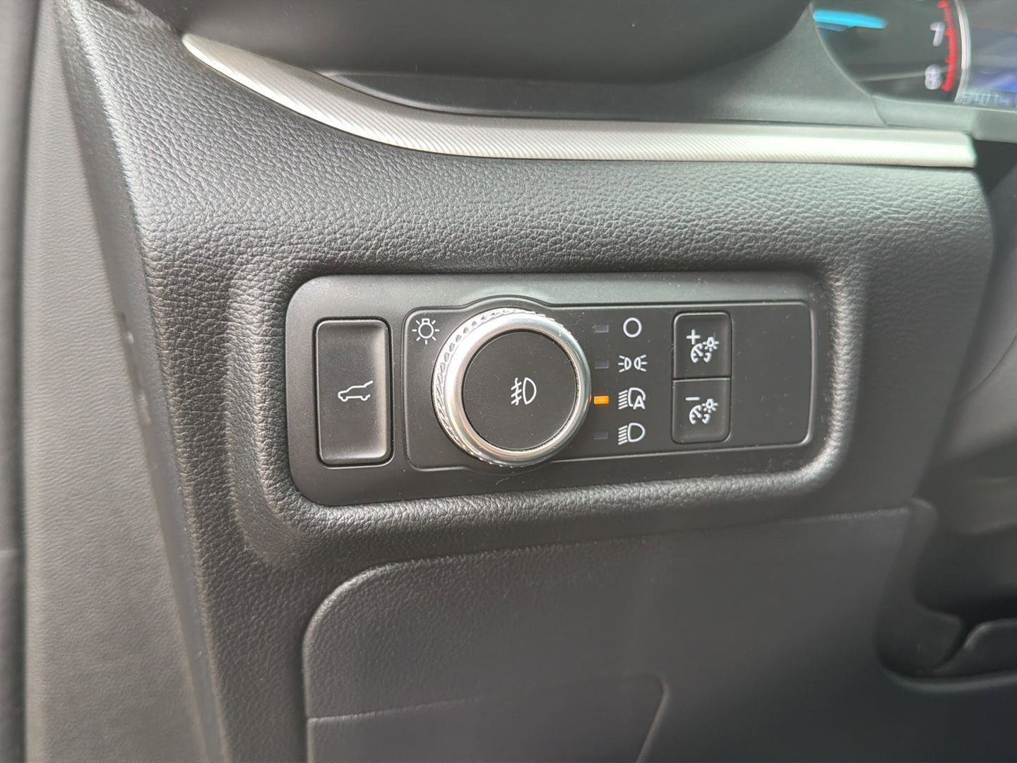 Used 2020 Ford Explorer XLT w/ Equipment Group 202A image 18