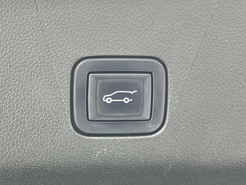 Used 2022 GMC Yukon Denali w/ Denali Ultimate Package AWD/4WD image 12