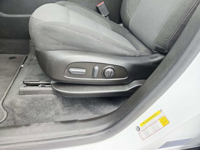 Used 2023 Chevrolet Traverse LT image 34