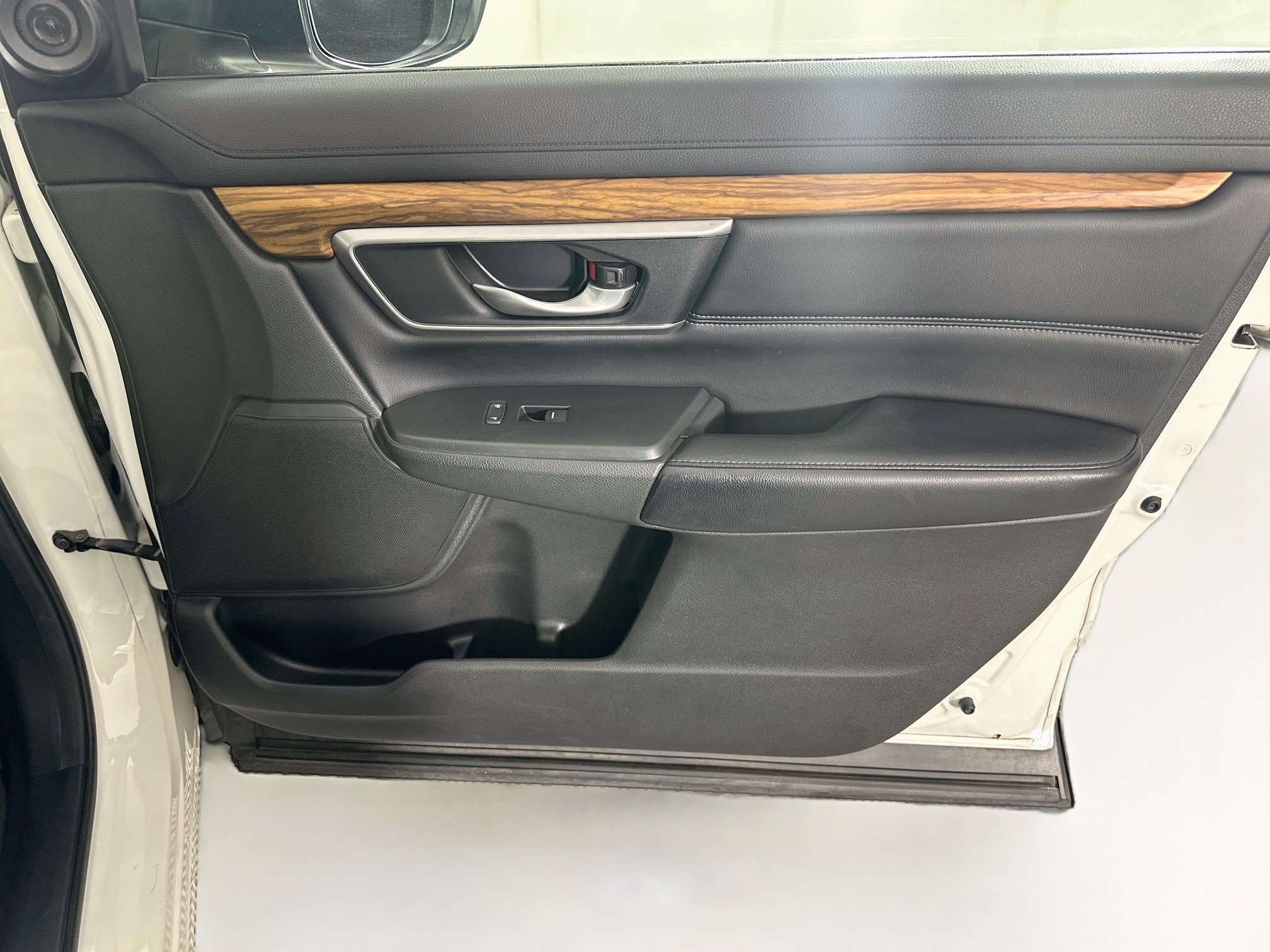 Used 2018 Honda CR-V Touring image 33
