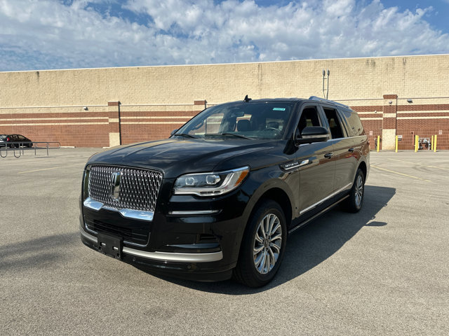 Used 2024 Lincoln Navigator L 4WD image 4