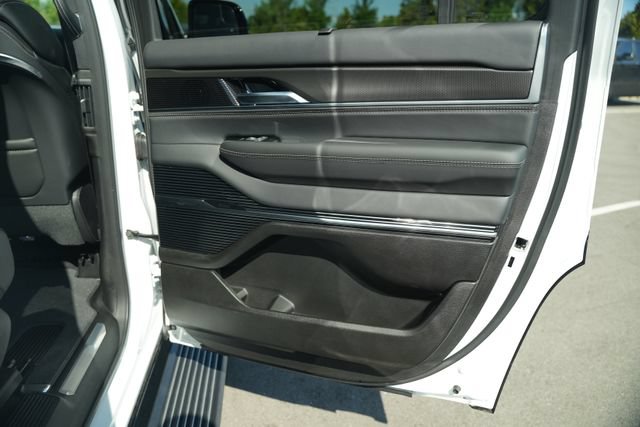 New 2026 Jeep Grand Wagoneer Summit AWD/4WD image 22