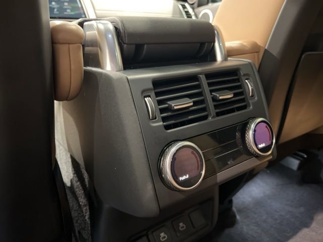 Used 2024 Land Rover Discovery Dynamic SE AWD/4WD image 33