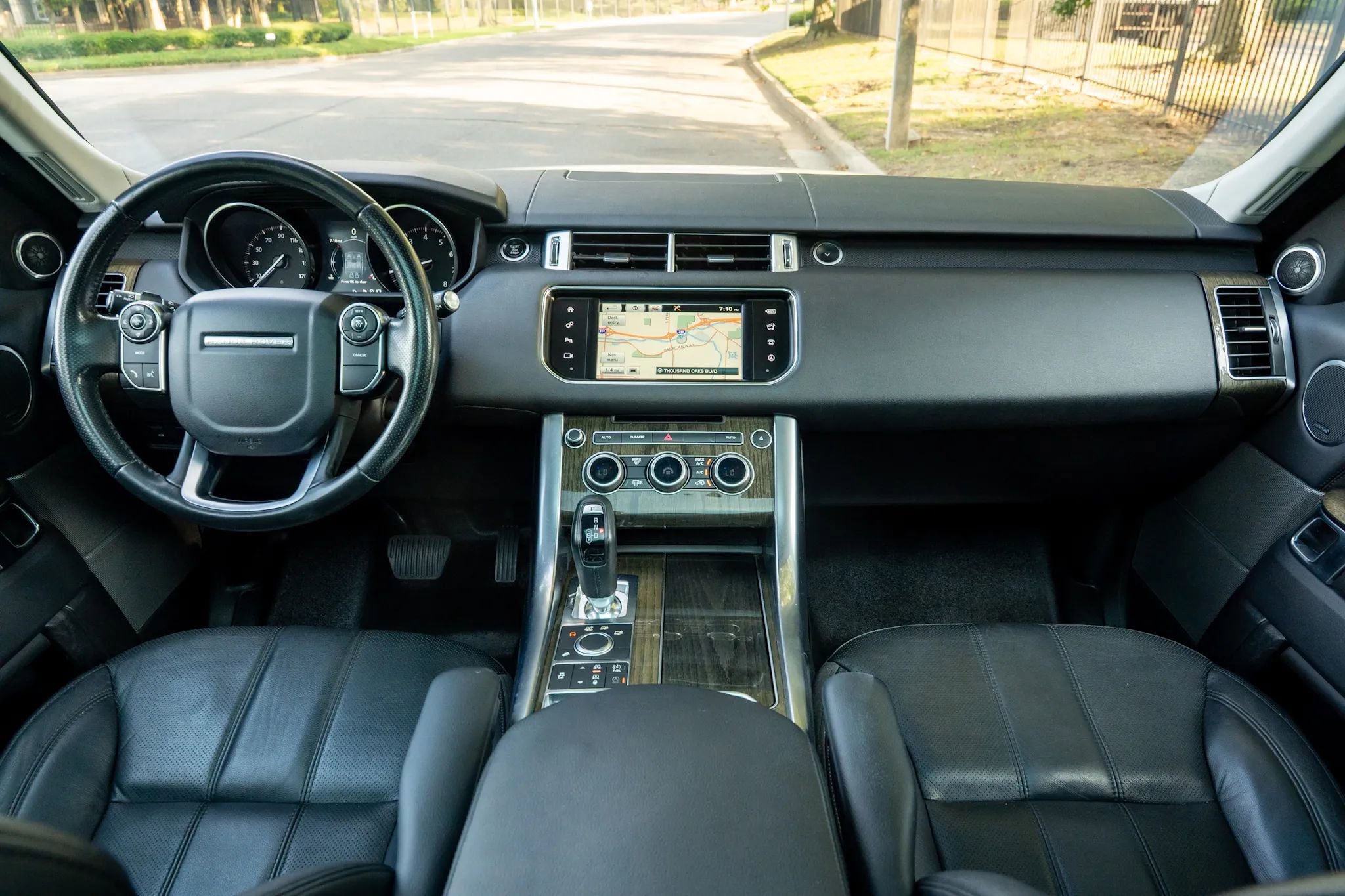 Used 2016 Land Rover Range Rover Sport SE image 20