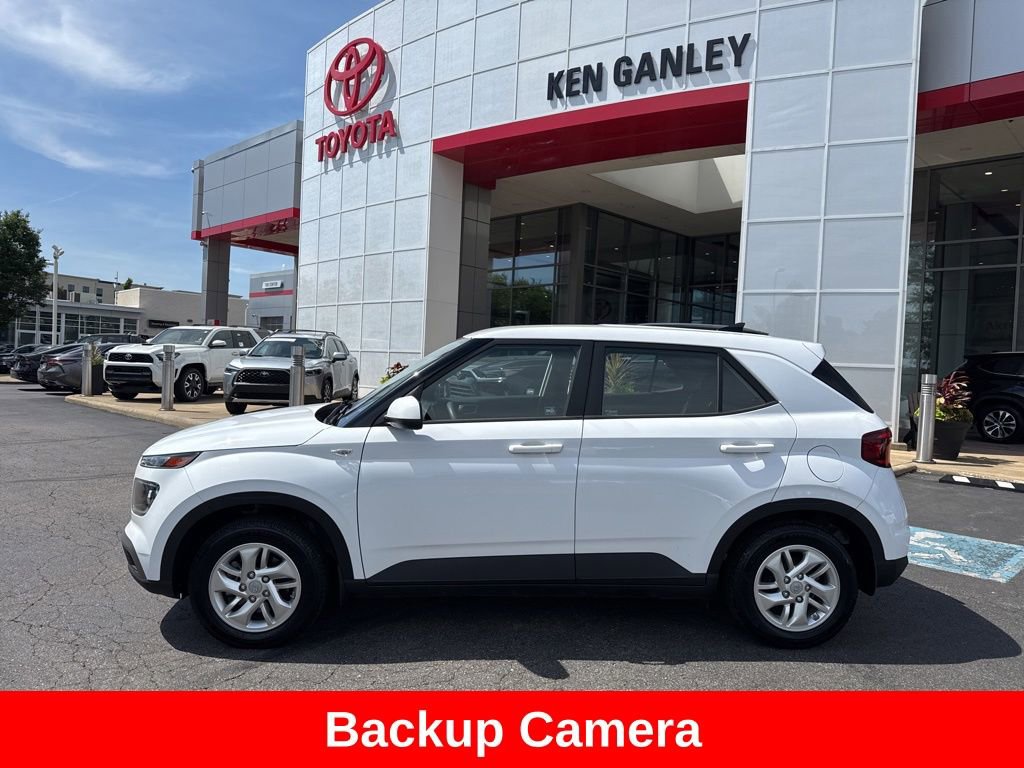 Used 2021 Hyundai Venue SE FWD image 3