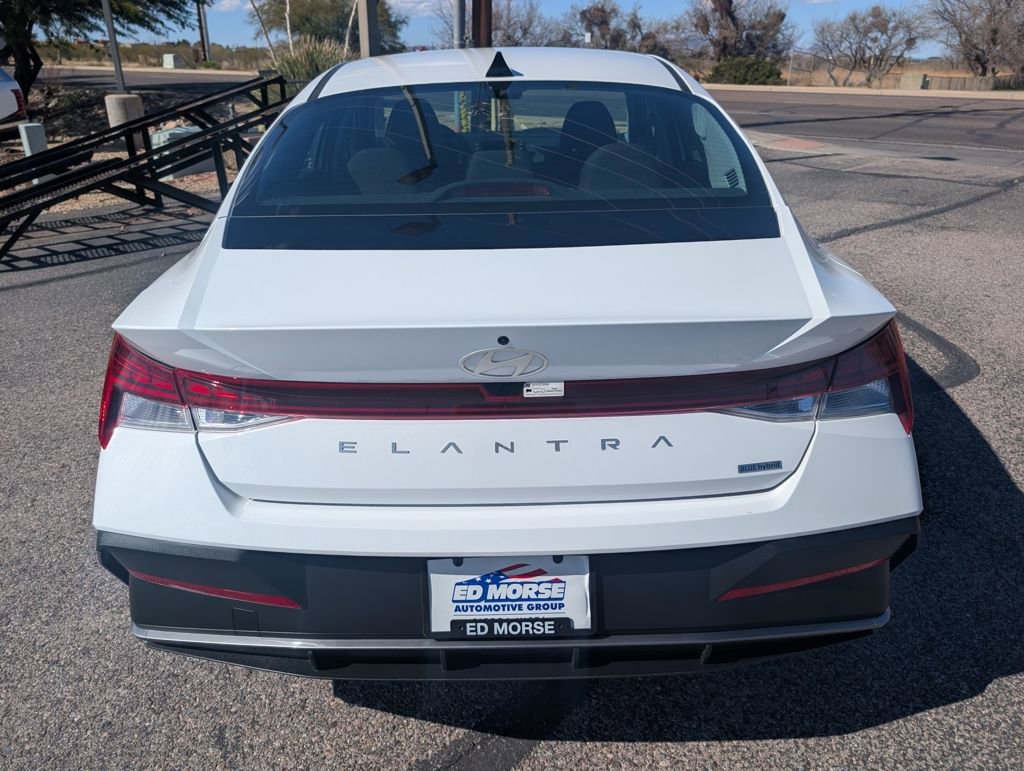 Used 2025 Hyundai Elantra Hybrid image 4