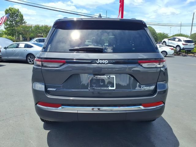 Used 2025 Jeep Grand Cherokee Laredo RWD image 2