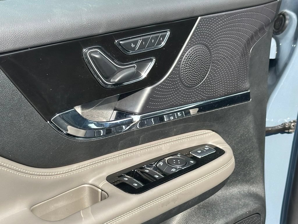 Used 2025 Lincoln Corsair Reserve FWD image 16