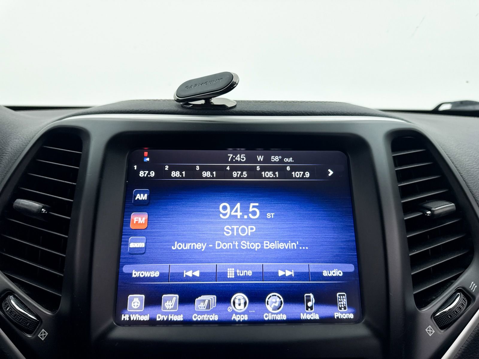 Used 2018 Jeep Cherokee Latitude Plus w/ Cold Weather Group image 4