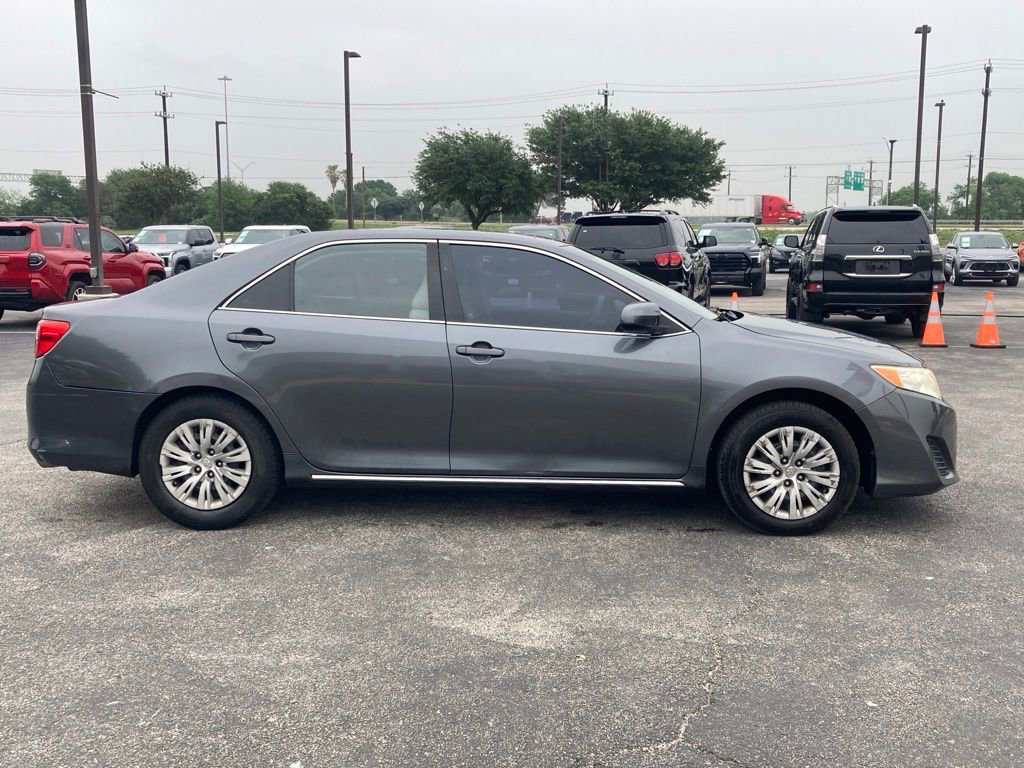 Used 2012 Toyota Camry LE FWD image 4