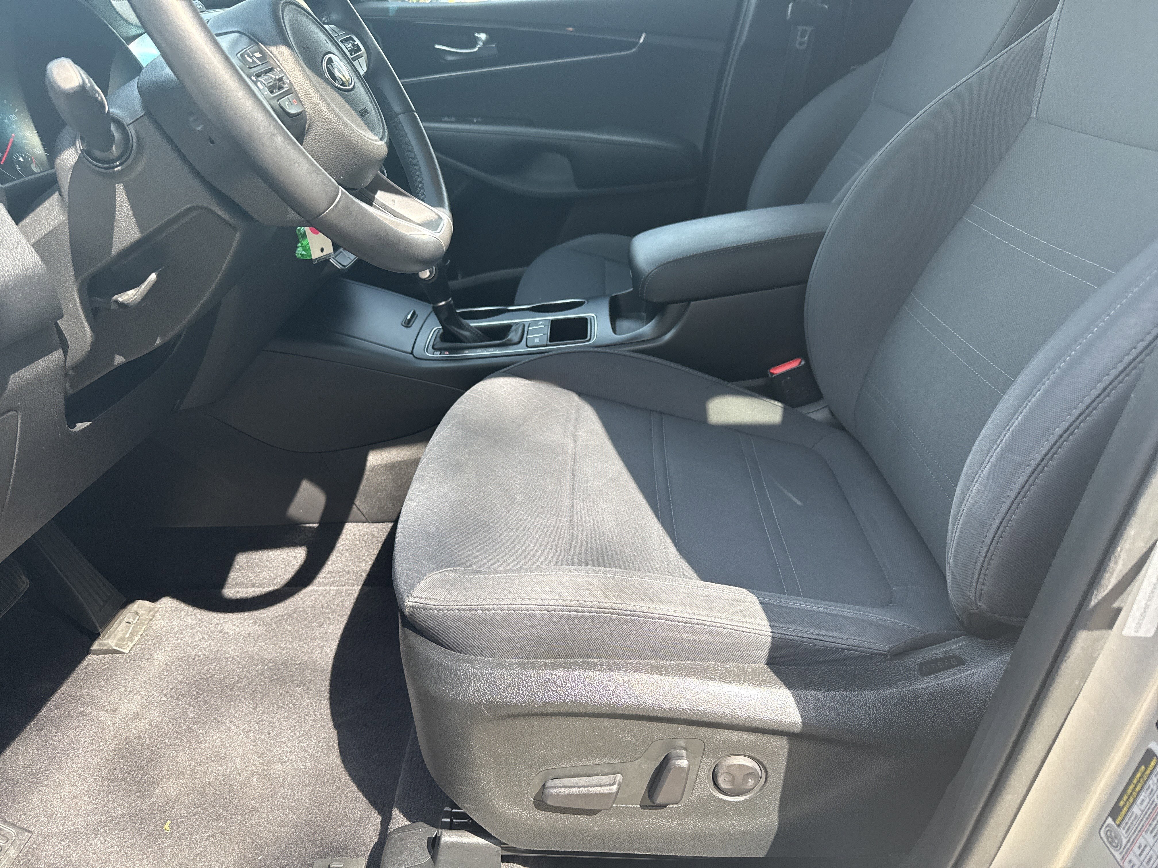 Used 2018 Kia Sorento LX image 9