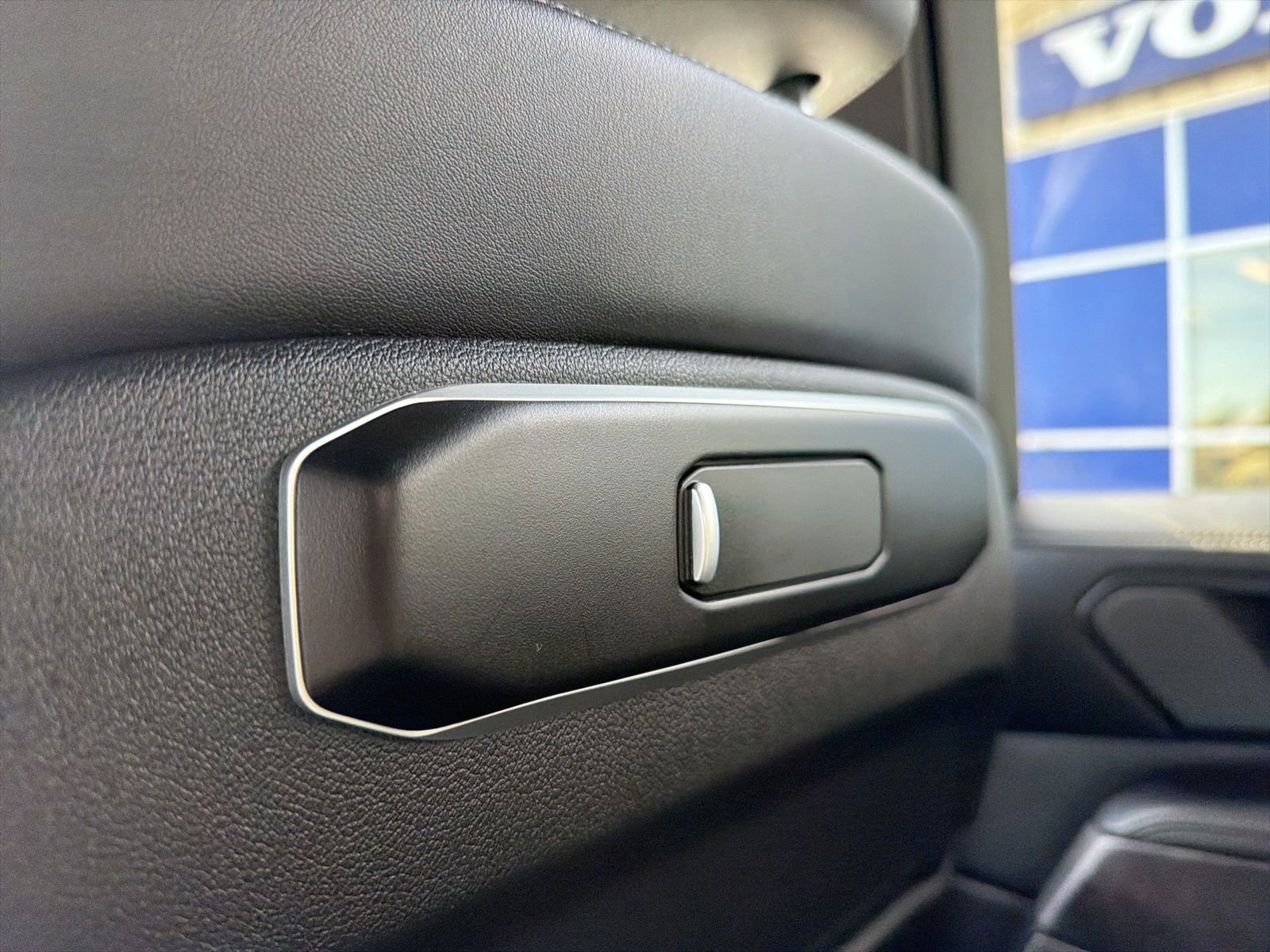 Used 2024 BMW X5 xDrive40i w/ Premium Package image 96