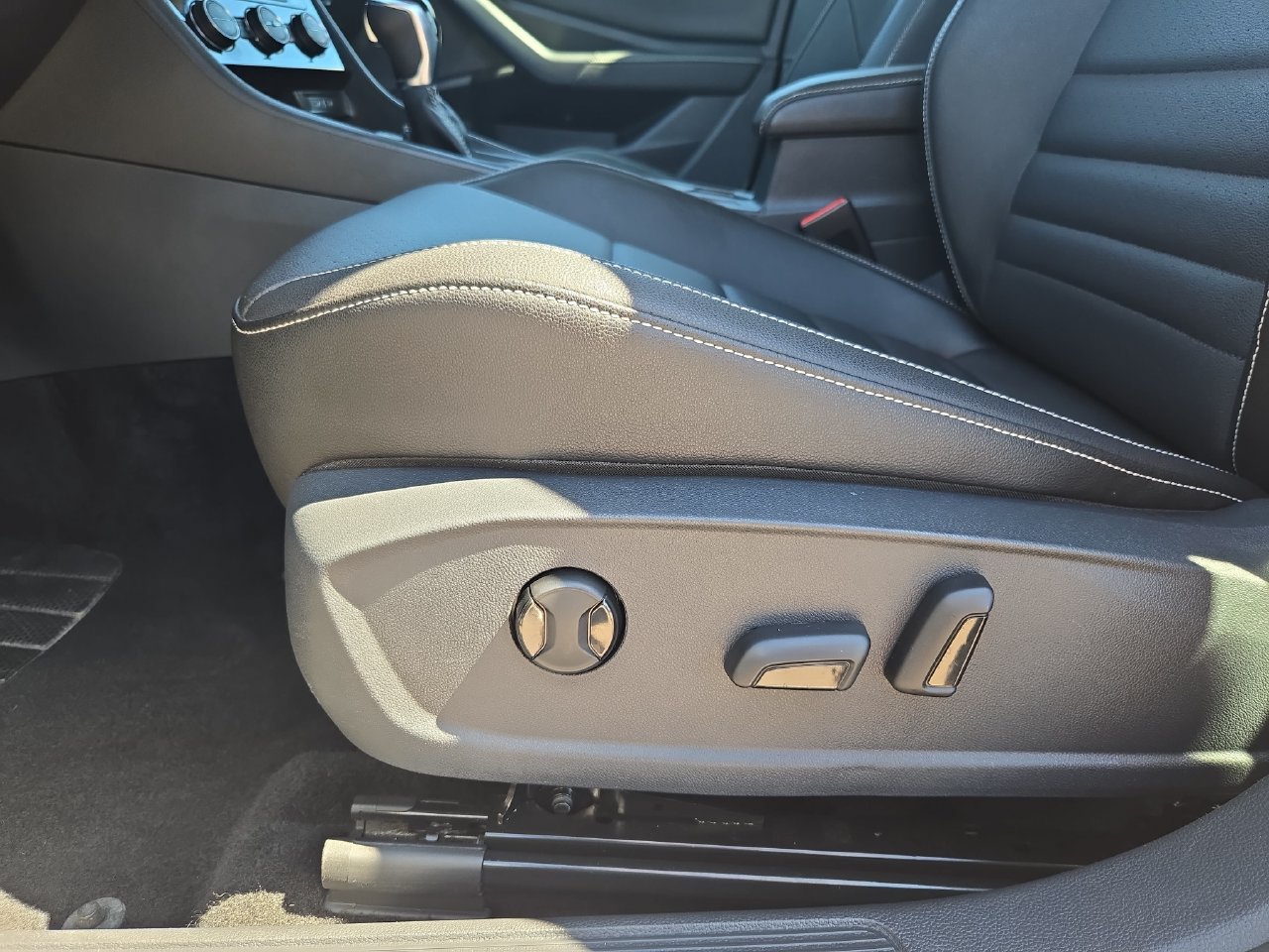 Used 2024 Volkswagen Jetta SE FWD image 28
